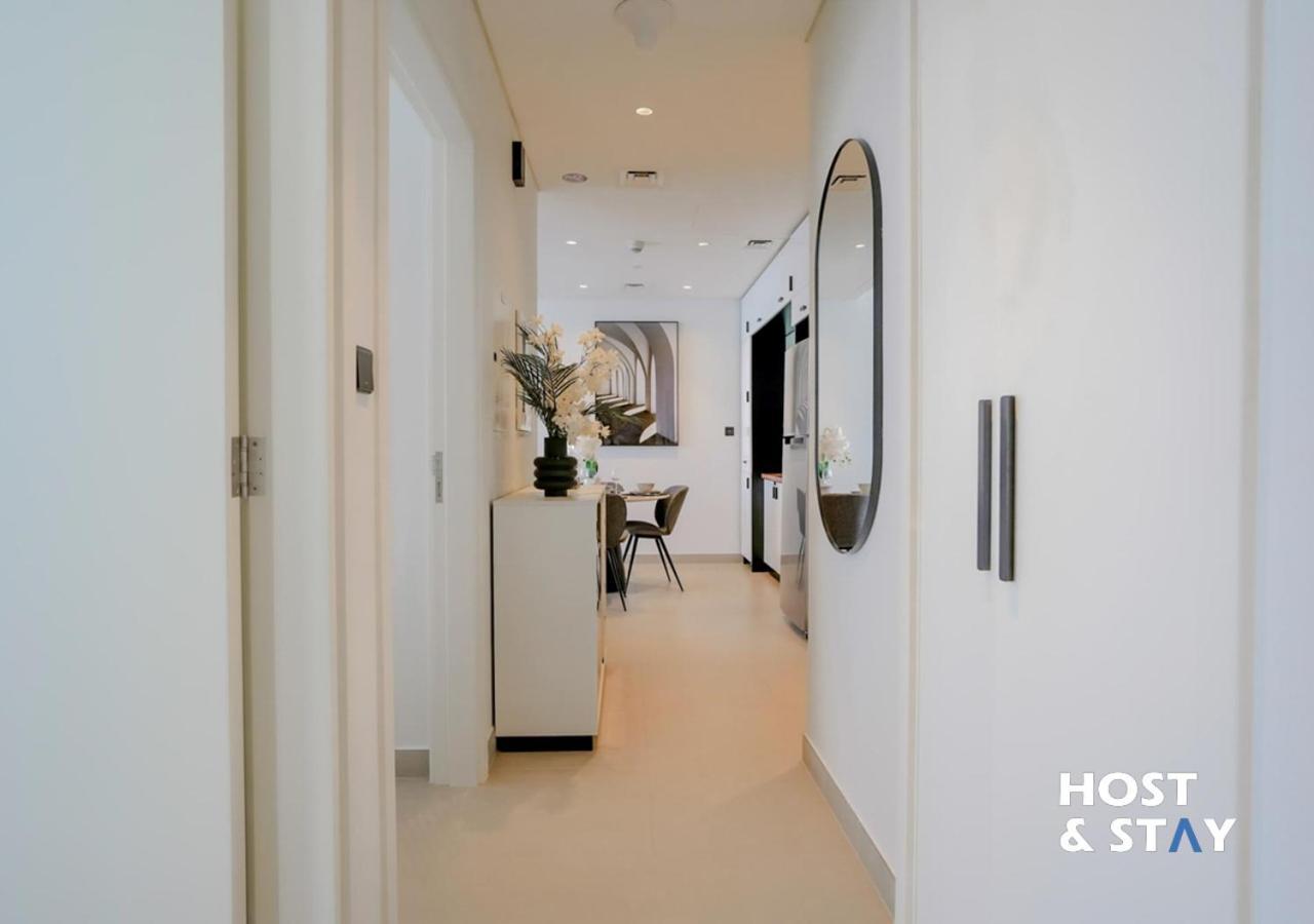 Modern 2br At Collective, Hills * Dubai